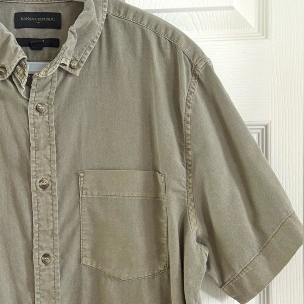 Banana Republic Mens Short Sleeve Button Down‎ Shirt Olive Green Cotton Size M